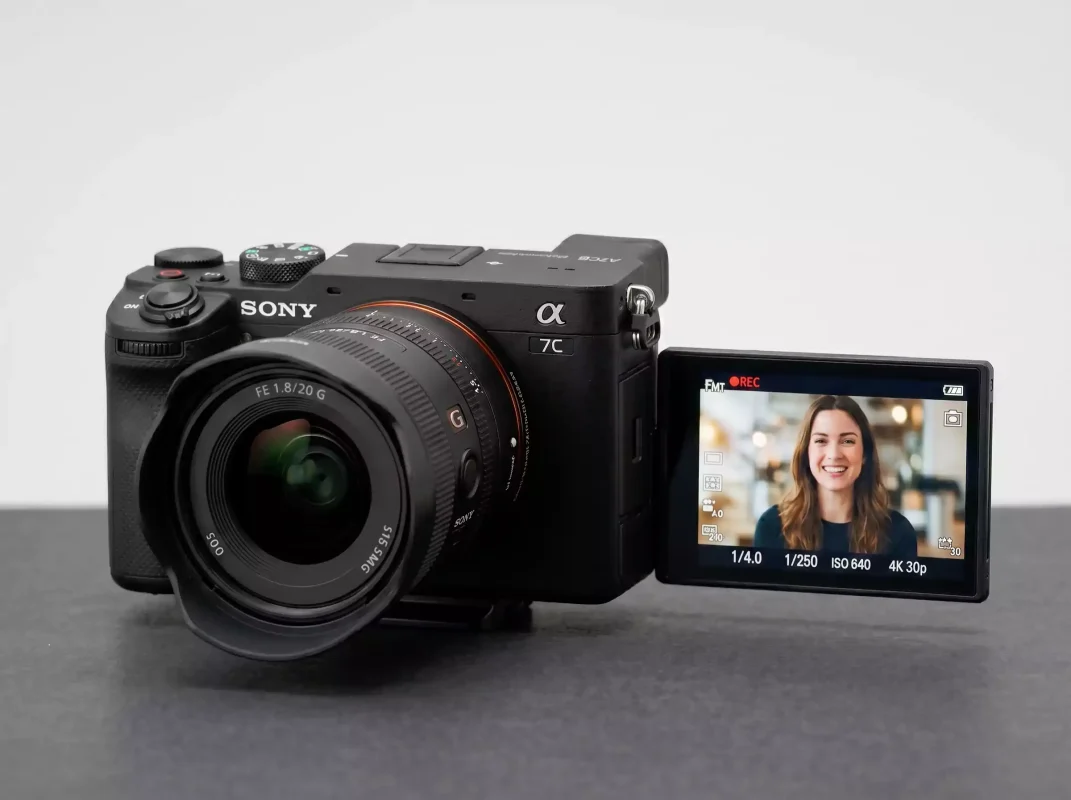 Sony a7C II articulating screen vlogging setup Dubai content creator