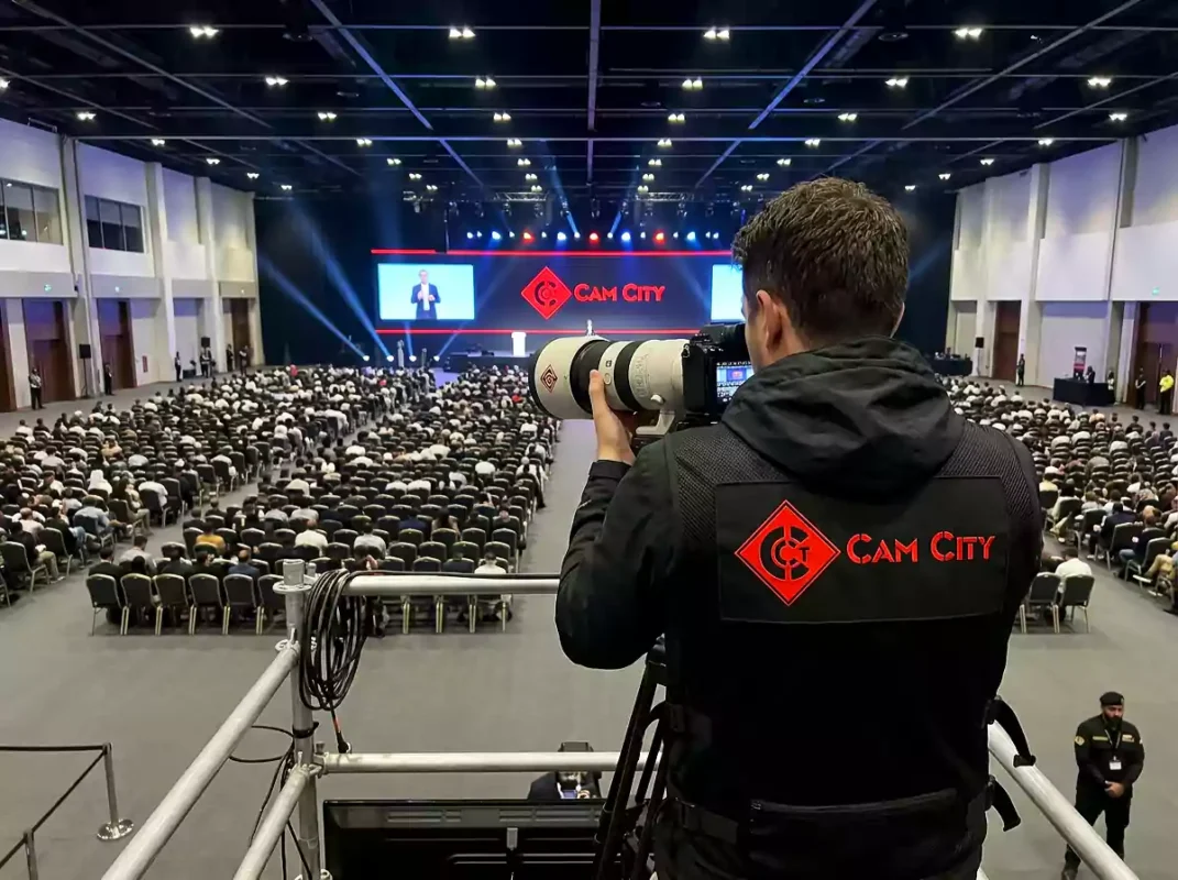 Professional corporate event photographer using Sony 70-200mm in Dubai.