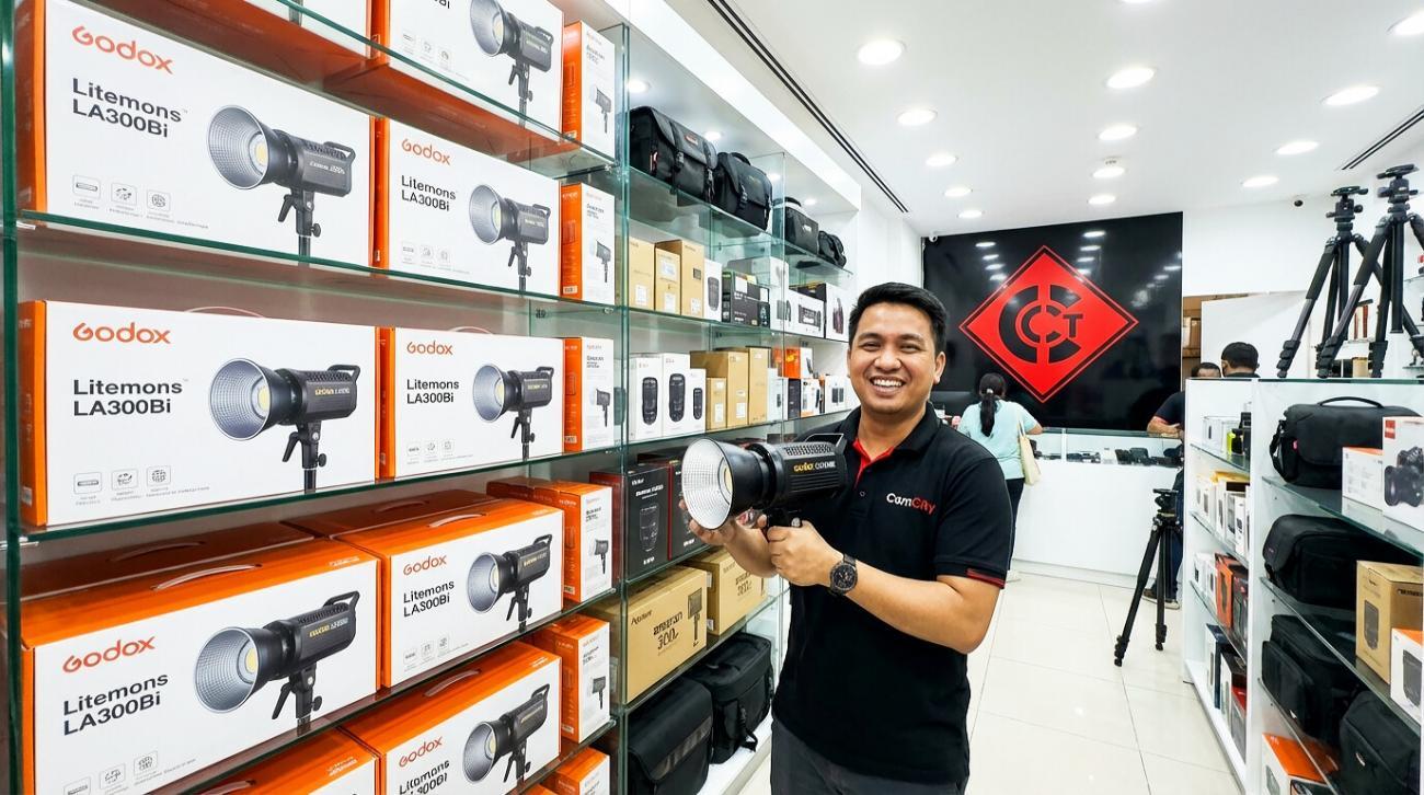 Using Godox and Amaran for the best continuous lighting for podcast Dubai.