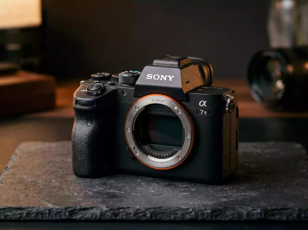 Sony A7V Dubai genuine UAE warranty full-frame mirrorless camera
