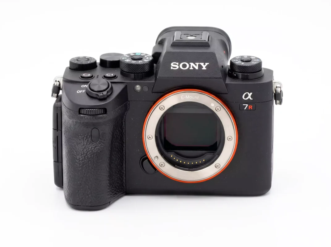 Sony a7R IV Dubai genuine UAE warranty 61MP full-frame mirrorless camera